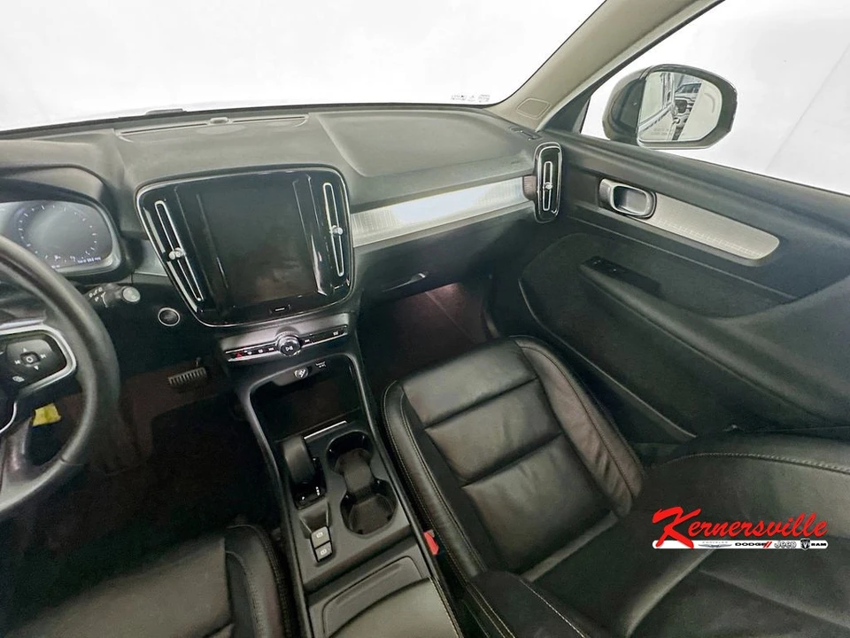 2022 Volvo XC40 - Image 11 of 12