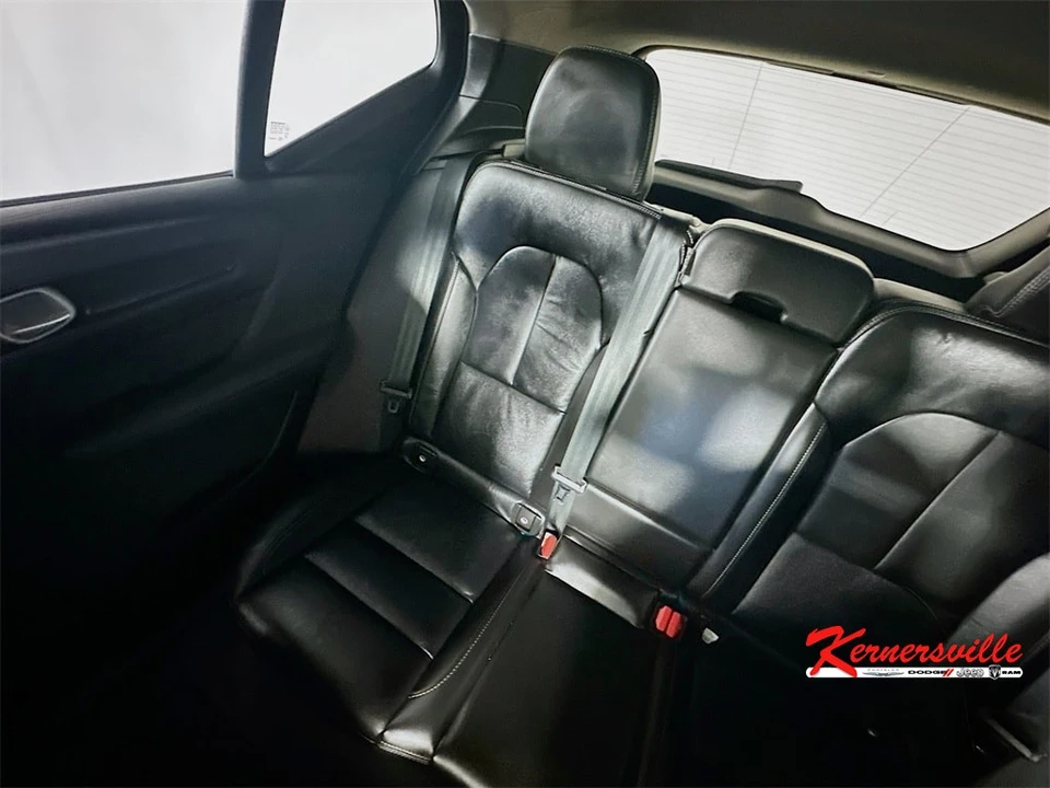 2022 Volvo XC40 - Image 12 of 21