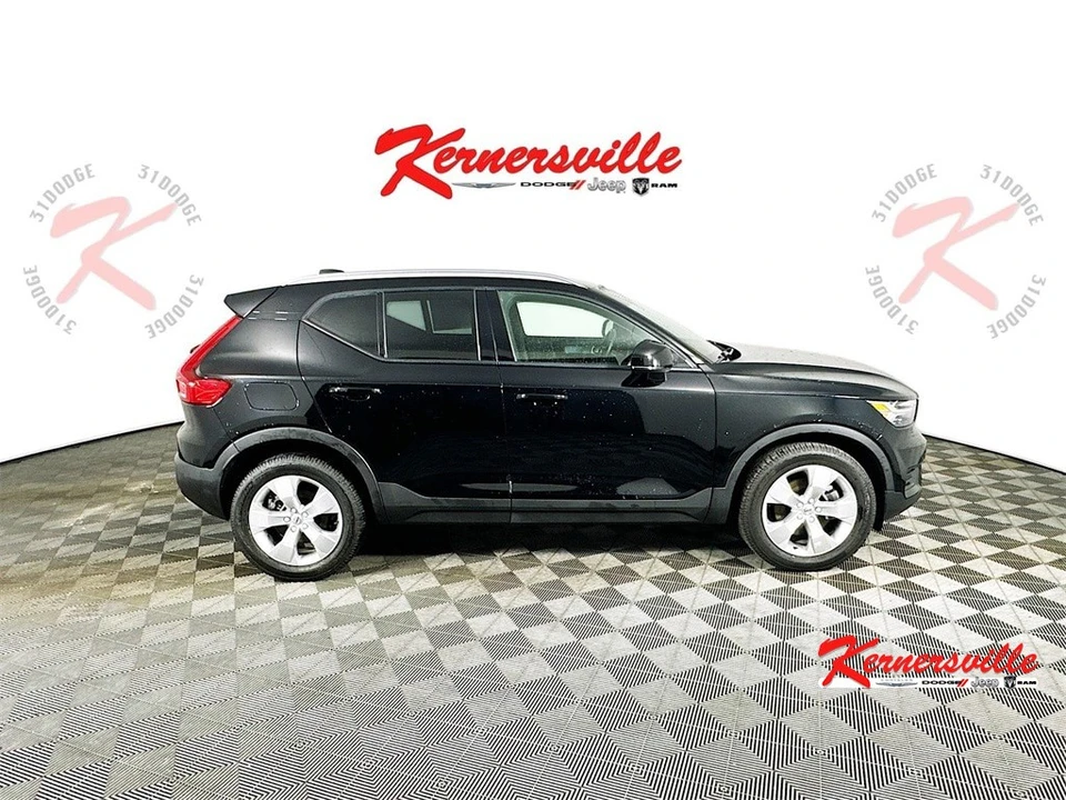 2022 Volvo XC40 - Image 8 of 12