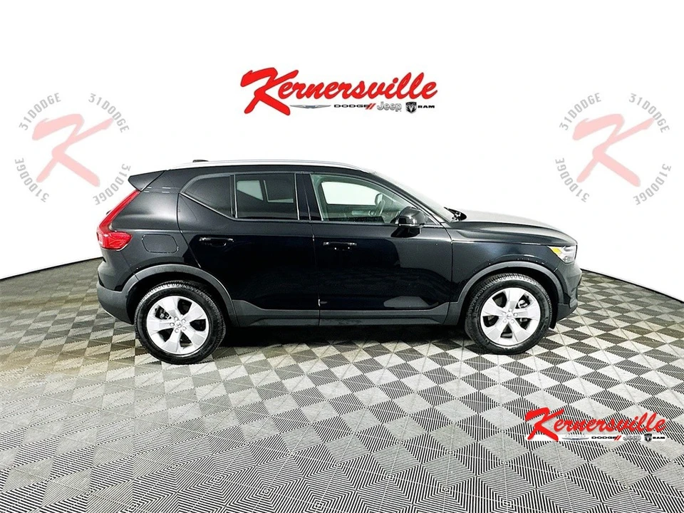 2022 Volvo XC40 - Image 8 of 21