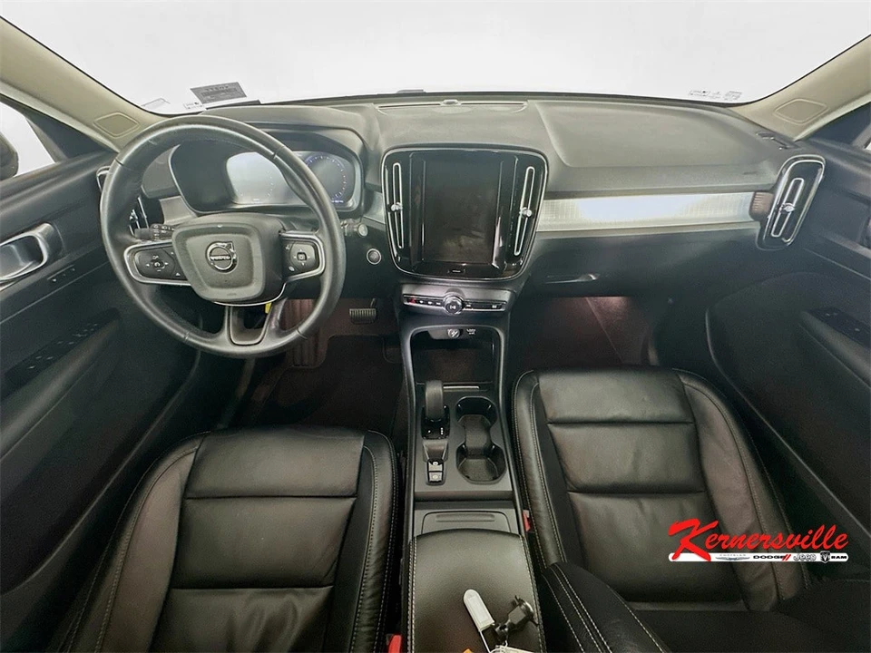 2022 Volvo XC40 - Image 10 of 12