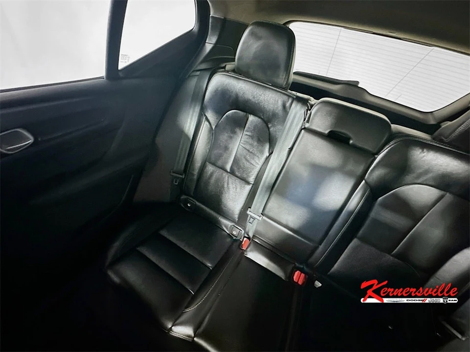 2022 Volvo XC40 - Image 12 of 21