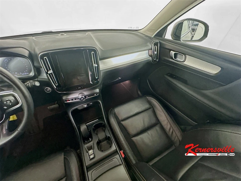 2022 Volvo XC40 - Image 11 of 12