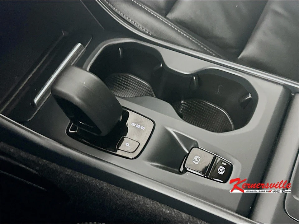 2022 Volvo XC40 - Image 16 of 21