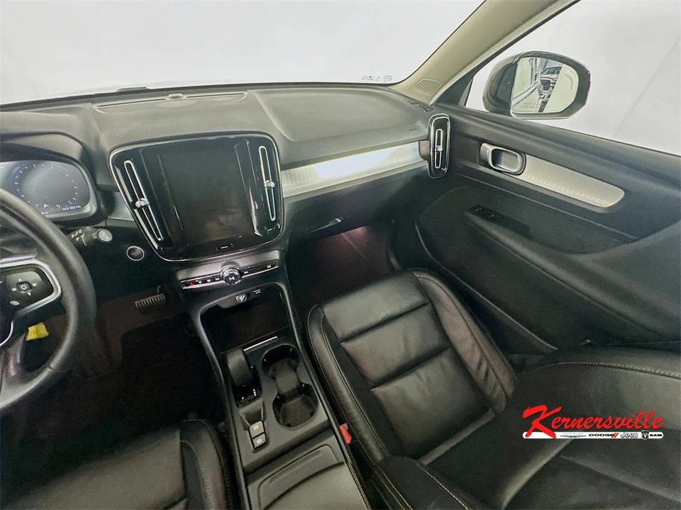2022 Volvo XC40 - Image 11 of 12