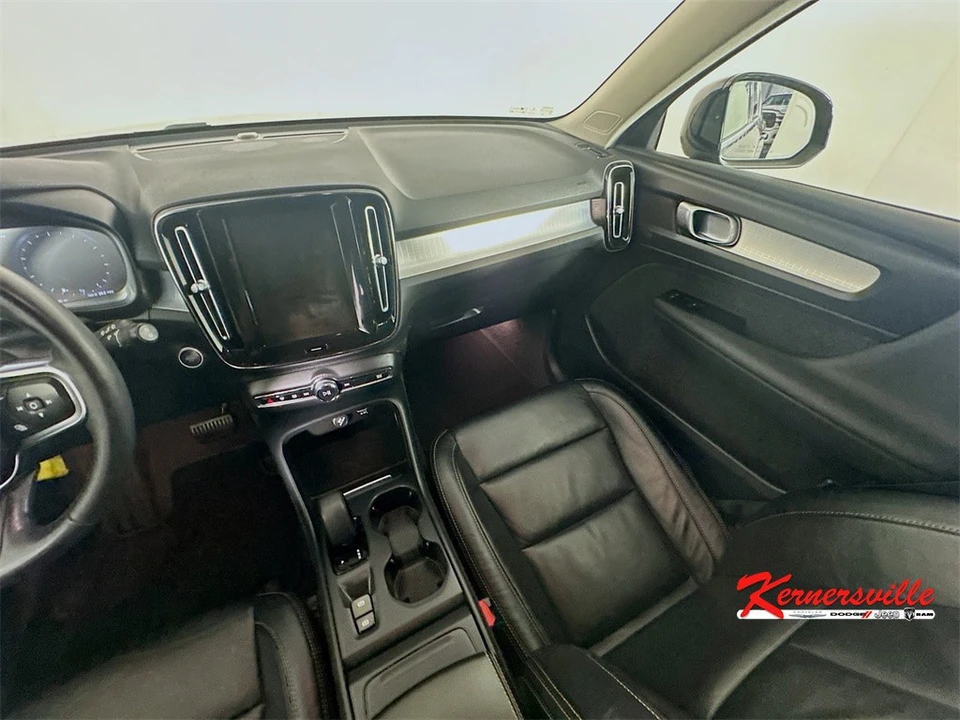 2022 Volvo XC40 - Image 11 of 12