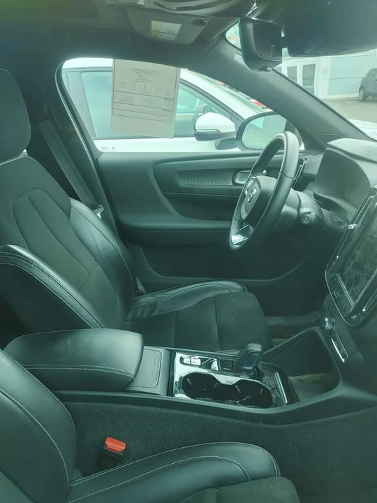 2022 Volvo XC40 - Image 6 of 7