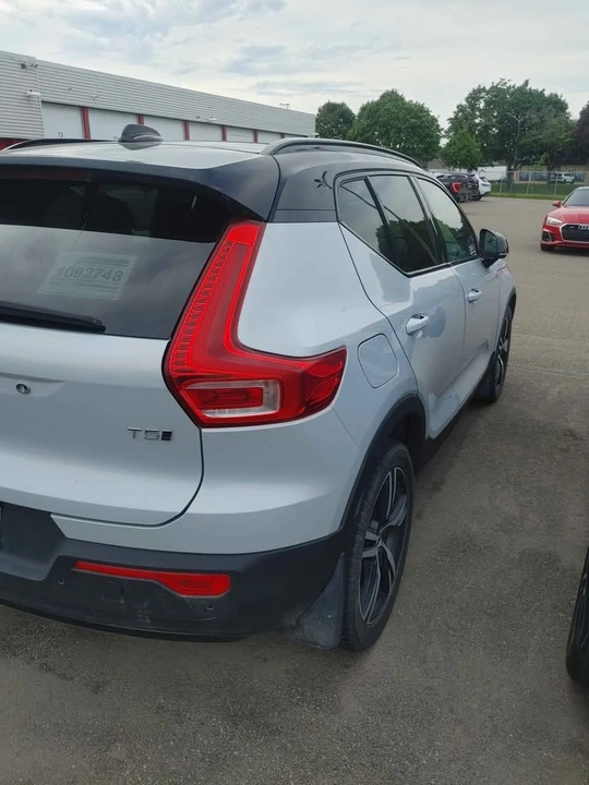 2022 Volvo XC40 - Image 5 of 7