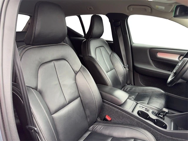 2022 Volvo XC40 - Image 17 of 21