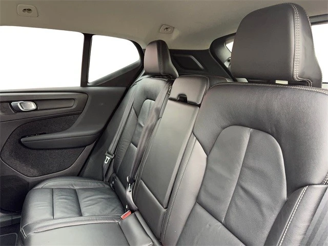 2022 Volvo XC40 - Image 14 of 21