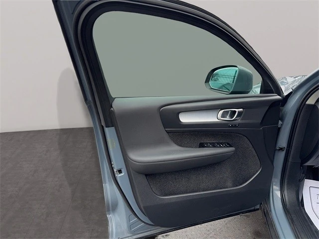 2022 Volvo XC40 - Image 11 of 12