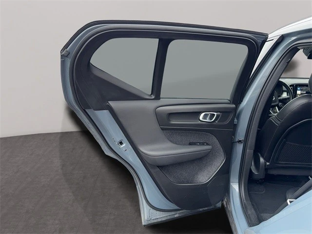 2022 Volvo XC40 - Image 13 of 21