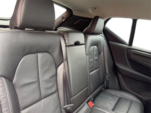 2022 Volvo XC40 - Image 19 of 21