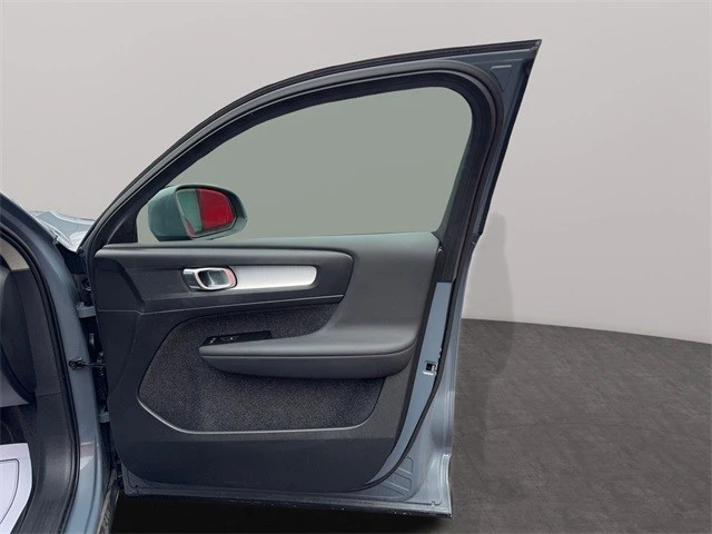 2022 Volvo XC40 - Image 16 of 21