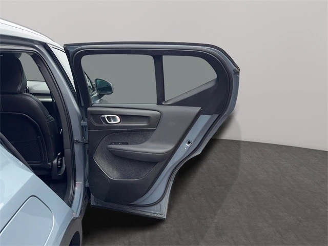 2022 Volvo XC40 - Image 18 of 21
