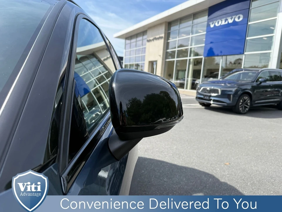 2022 Volvo XC40 - Image 11 of 21