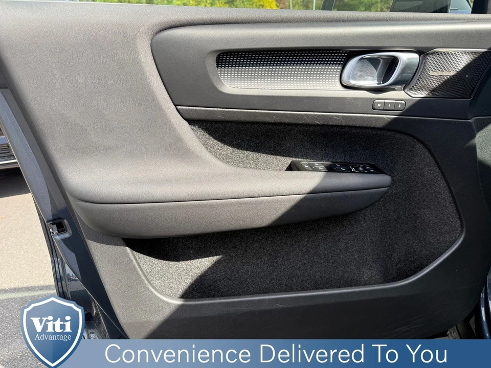 2022 Volvo XC40 - Image 16 of 21