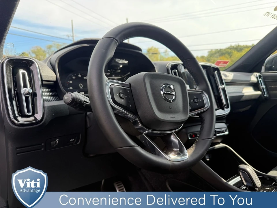 2022 Volvo XC40 - Image 17 of 21