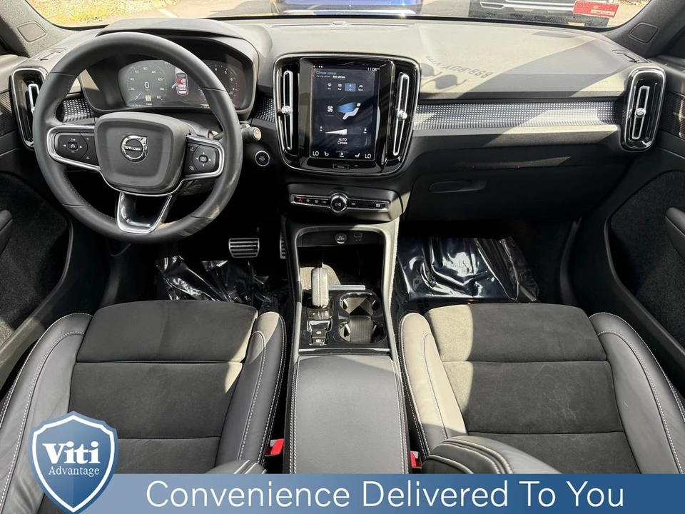 2022 Volvo XC40 - Image 2 of 21