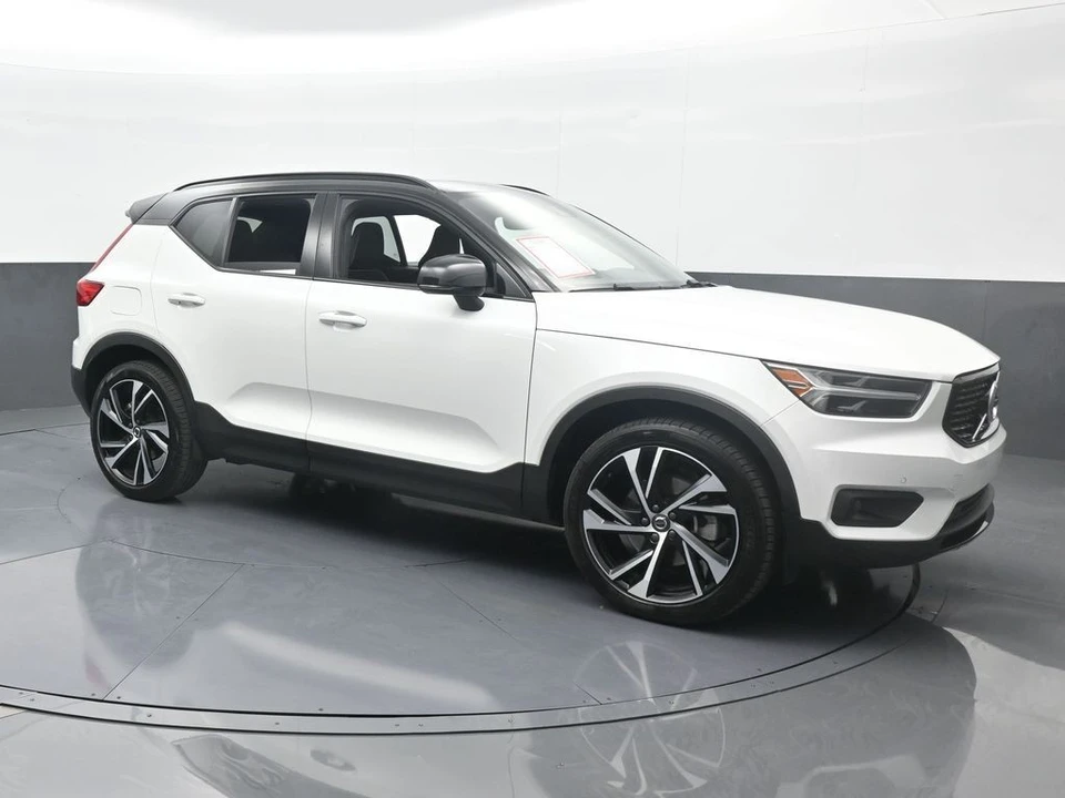 2022 Volvo XC40 - Image 8 of 12
