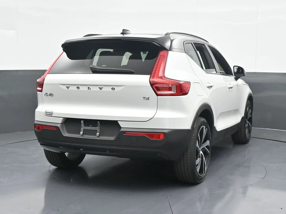 2022 Volvo XC40 - Image 5 of 12