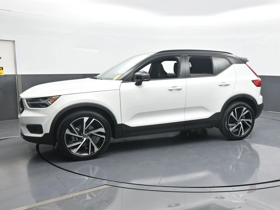 2022 Volvo XC40 - Image 2 of 12