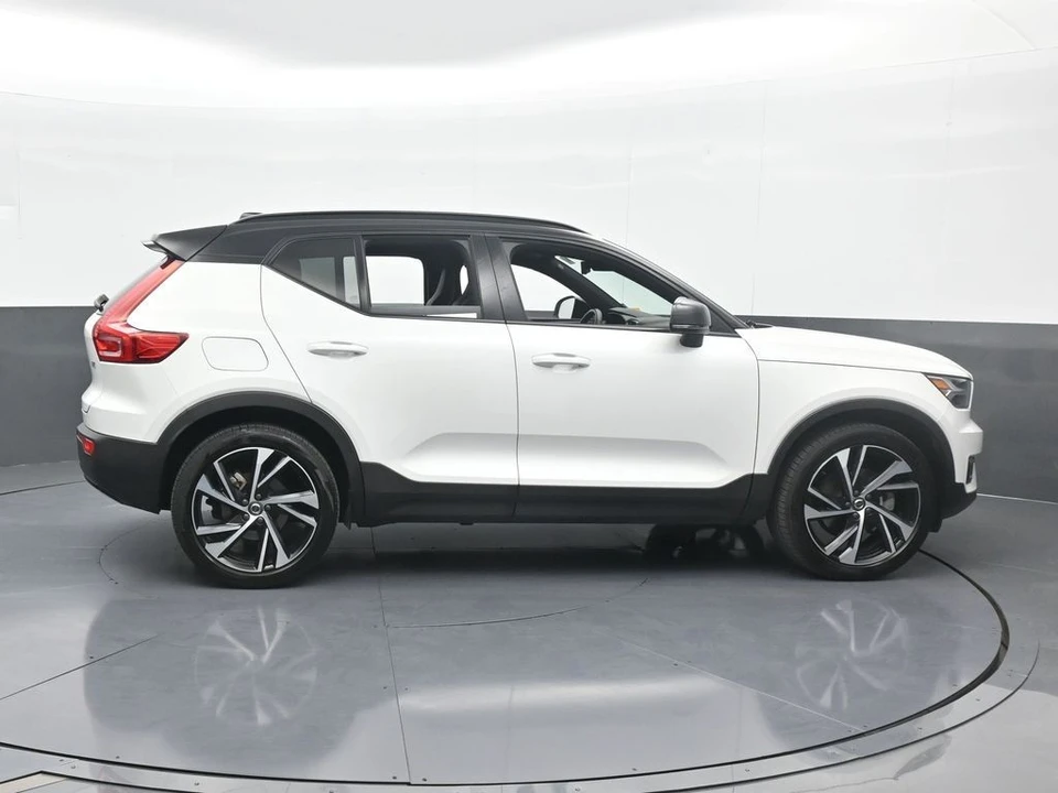 2022 Volvo XC40 - Image 7 of 12