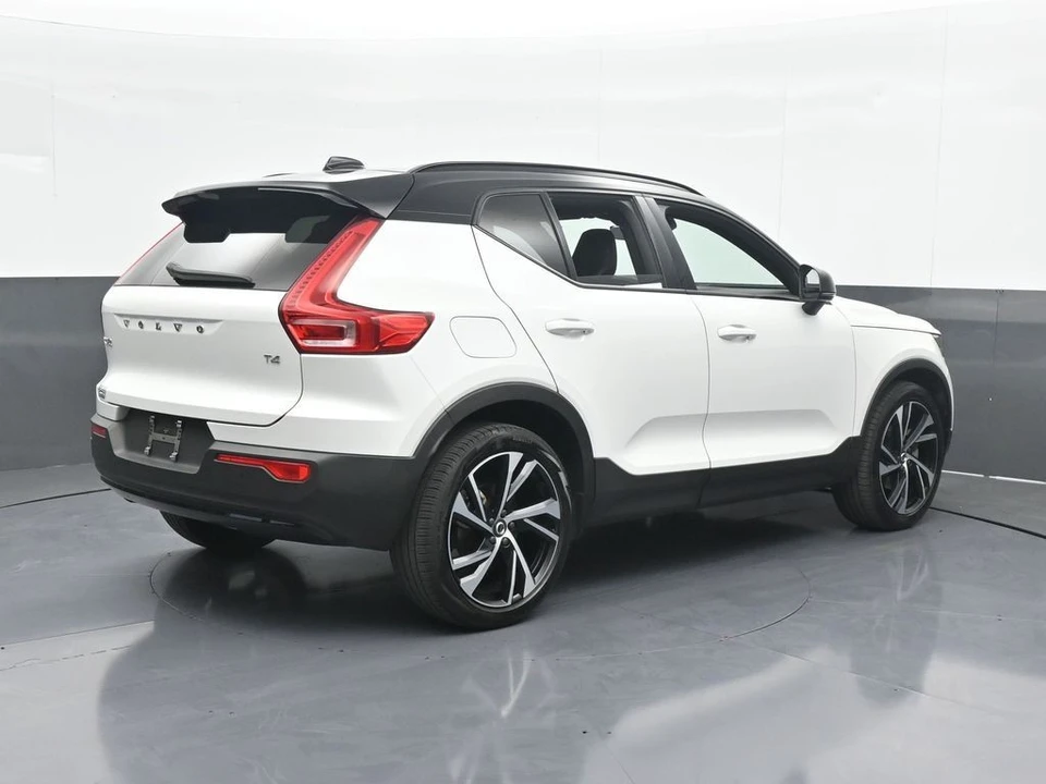 2022 Volvo XC40 - Image 6 of 12