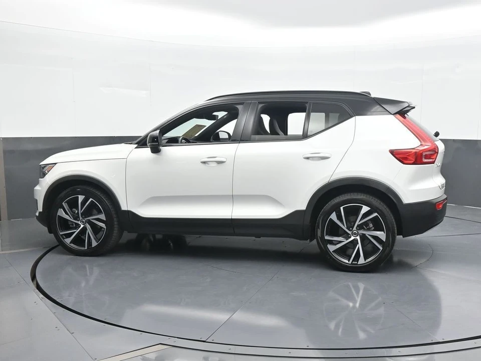 2022 Volvo XC40 - Image 3 of 12