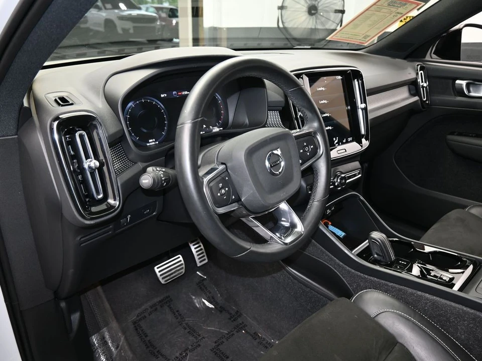2022 Volvo XC40 - Image 10 of 12