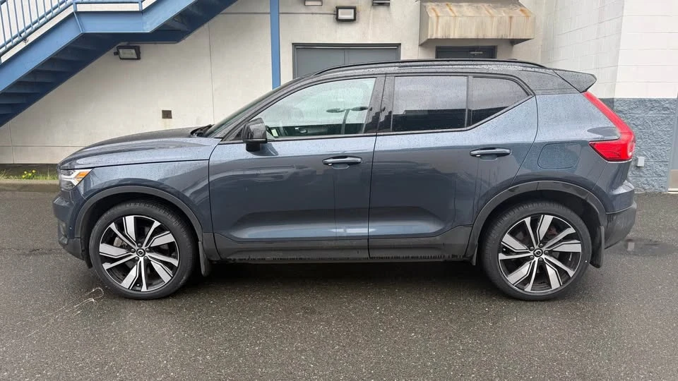 2022 Volvo XC40 - Image 3 of 5