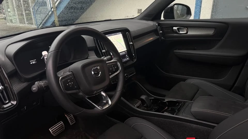 2022 Volvo XC40 - Image 4 of 5