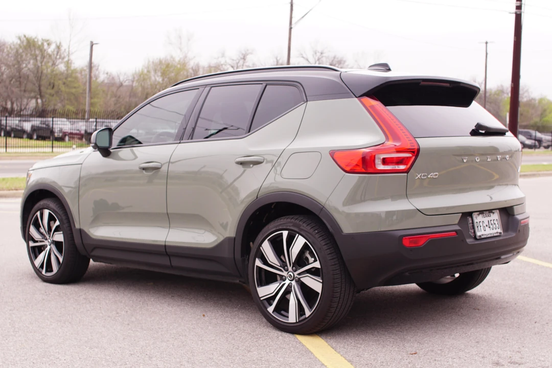 2022 Volvo XC40 - Image 4 of 5