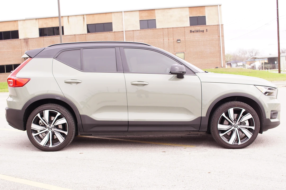2022 Volvo XC40 - Image 3 of 5