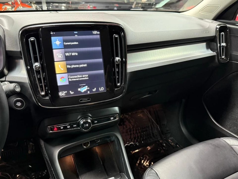 2022 Volvo XC40 - Image 18 of 21