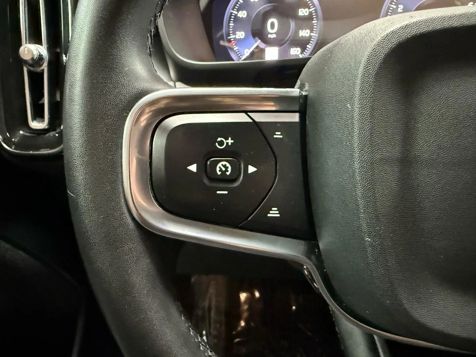 2022 Volvo XC40 - Image 15 of 21