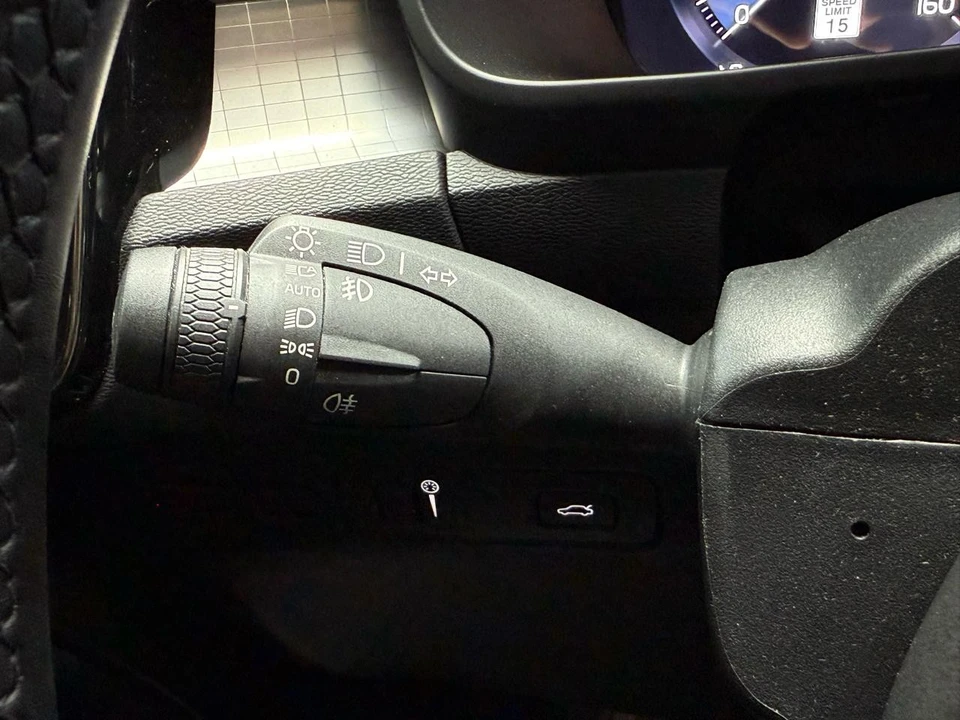 2022 Volvo XC40 - Image 16 of 21