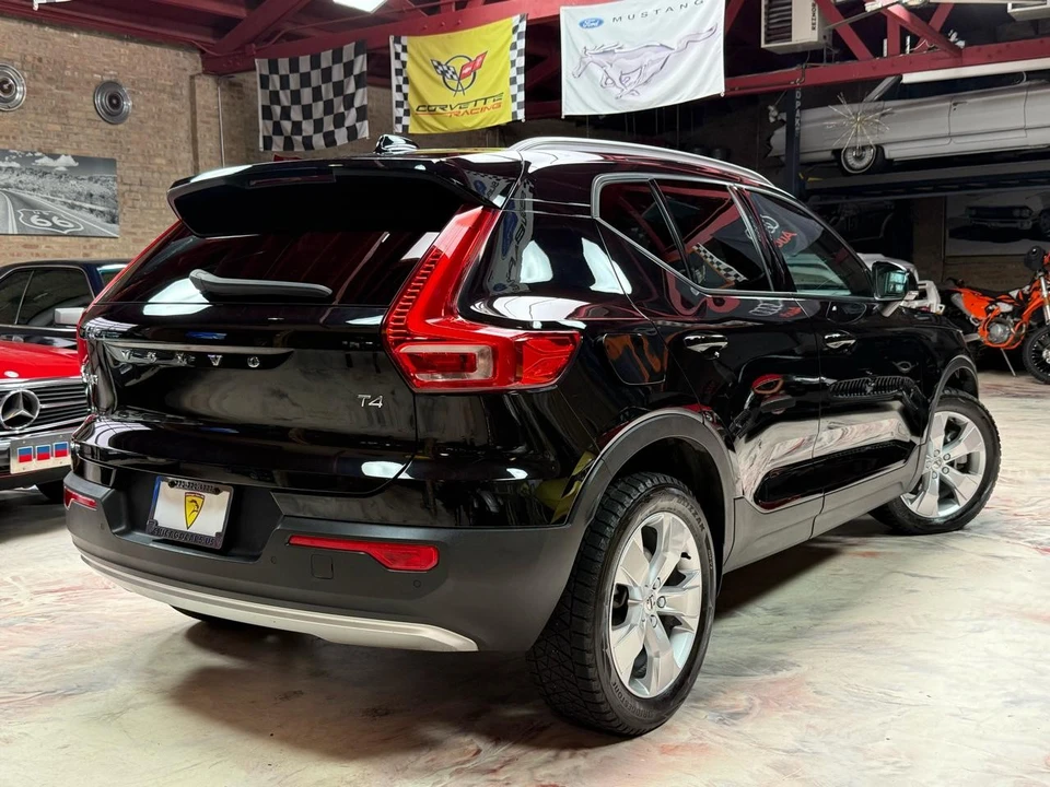 2022 Volvo XC40 - Image 4 of 21