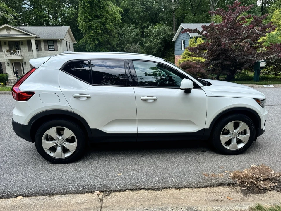 2022 Volvo XC40 - Image 3 of 8
