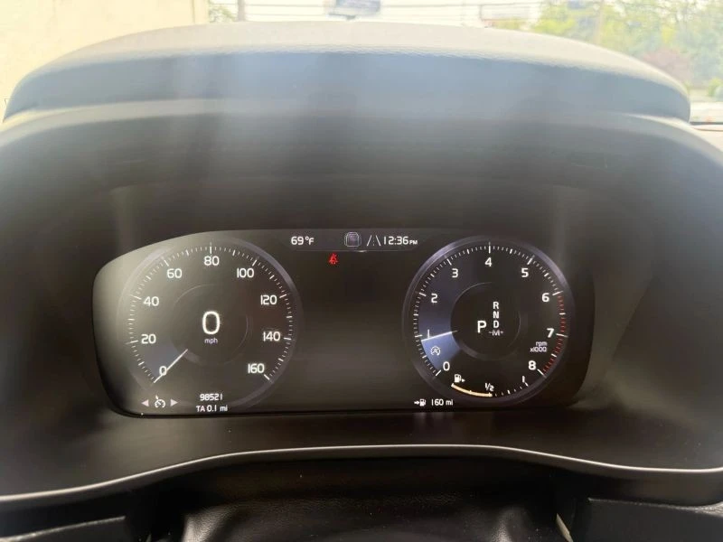 2022 Volvo XC40 - Image 10 of 12