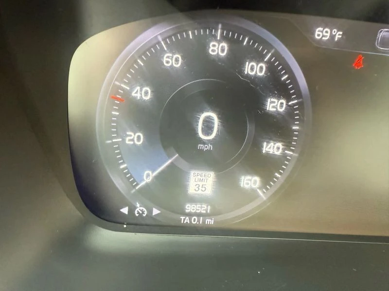 2022 Volvo XC40 - Image 11 of 12