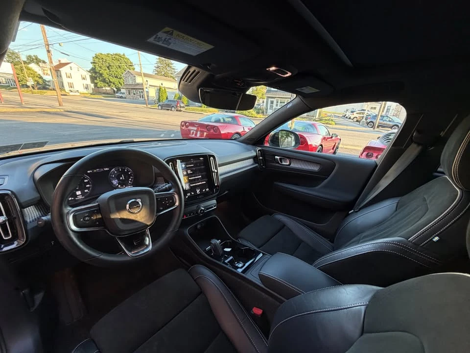 2022 Volvo XC40 - Image 16 of 19
