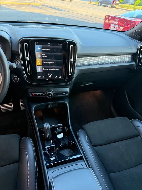 2022 Volvo XC40 - Image 9 of 19