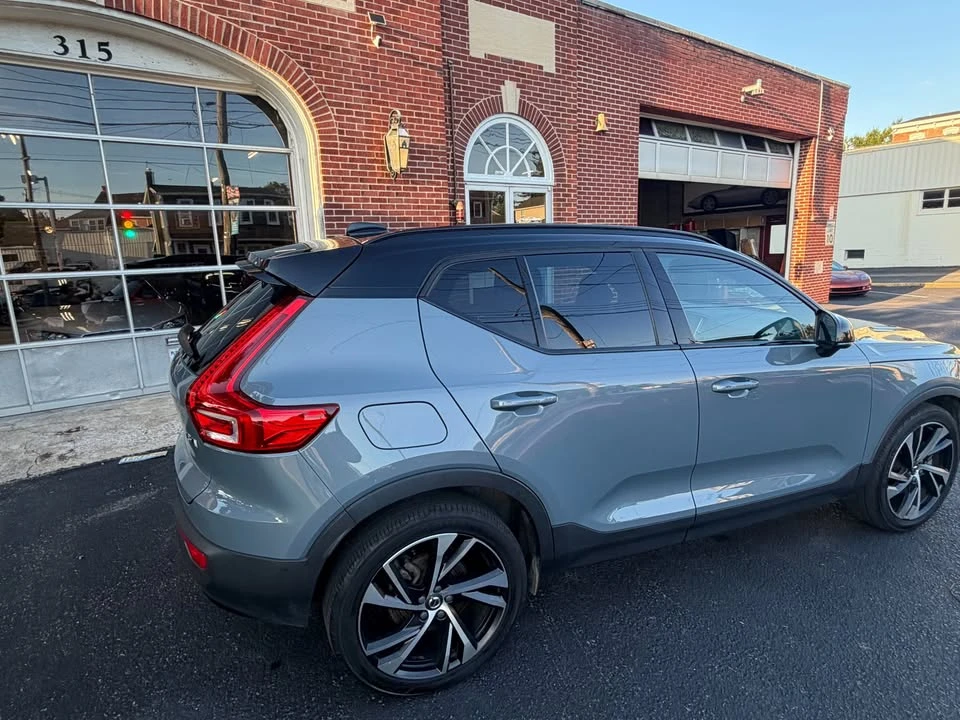 2022 Volvo XC40 - Image 2 of 19