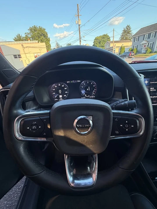 2022 Volvo XC40 - Image 11 of 19