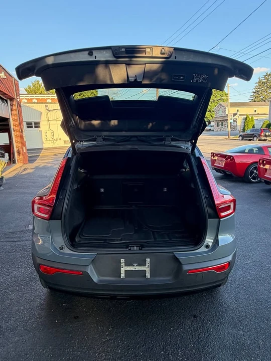 2022 Volvo XC40 - Image 17 of 19