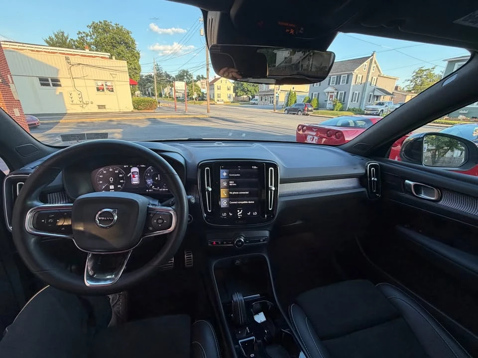 2022 Volvo XC40 - Image 13 of 19