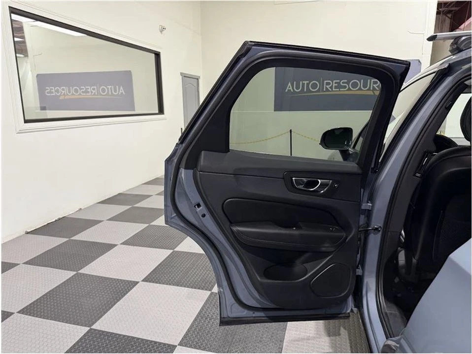 2022 Volvo XC60 2nd Gen - Image 15 of 20