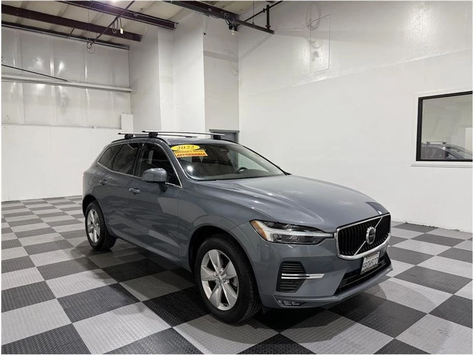 2022 Volvo XC60 2nd Gen - Image 2 of 20