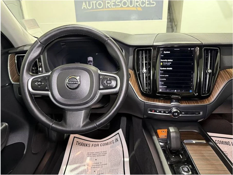 2022 Volvo XC60 2nd Gen - Image 18 of 20